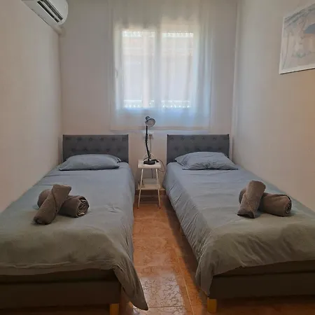 Sunny Penthouse With Large Terrace - Walk To * Torrevieja